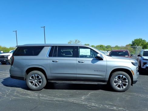 New 2026 Chevrolet Suburban LT w/ Comfort Package AWD/4WD image 2