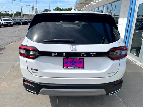 Used 2025 Honda Pilot Elite image 3
