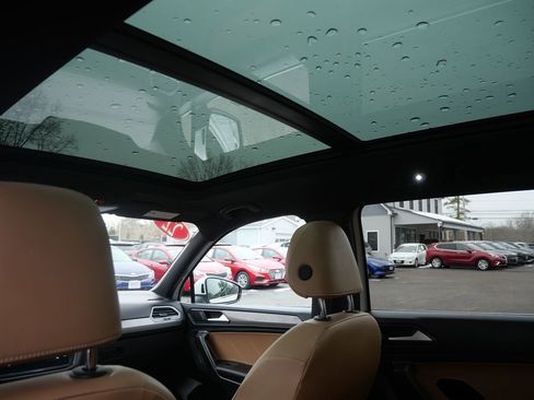 Used 2022 Volkswagen Tiguan SE w/ Panoramic Sunroof Package image 23