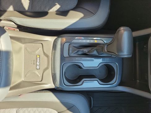 Used 2021 Chevrolet Colorado Z71 AWD/4WD image 18