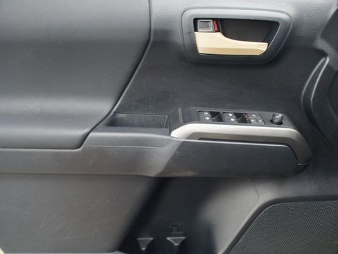 Used 2019 Toyota Tacoma TRD Off-Road image 27