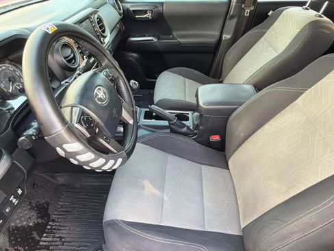 Used 2020 Toyota Tacoma TRD Off-Road AWD/4WD image 5