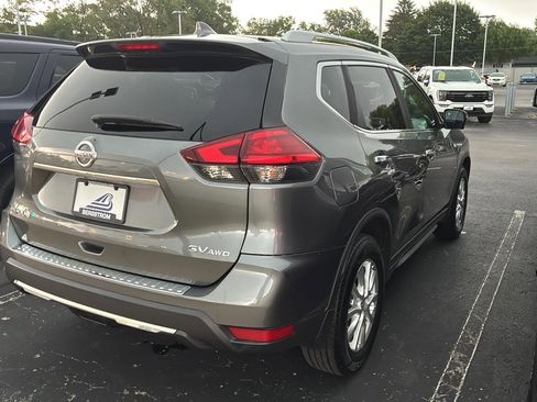 Used 2017 Nissan Rogue SV AWD/4WD image 6