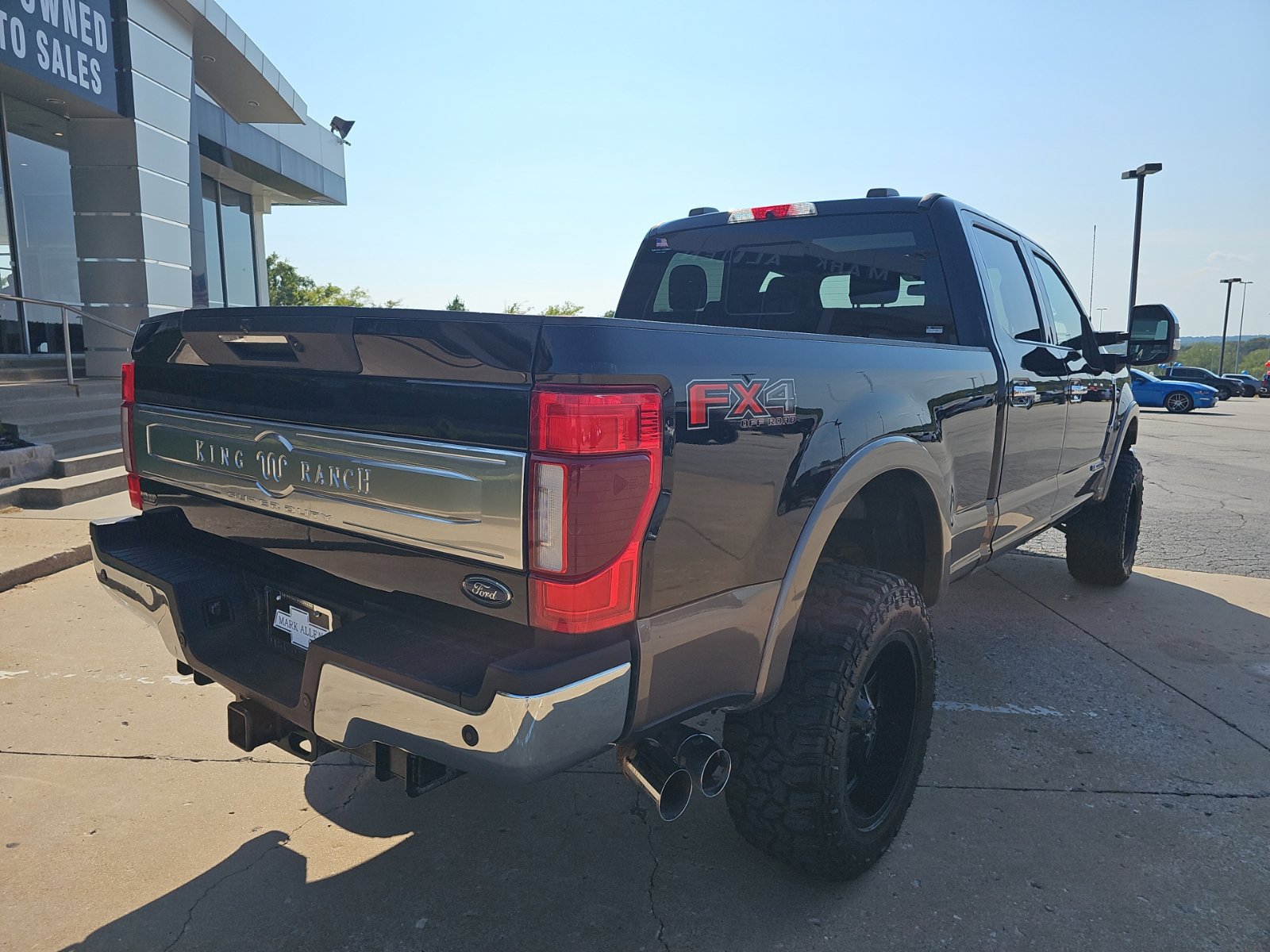 Used 2022 Ford F350 King Ranch w/ King Ranch Ultimate Package AWD/4WD image 4