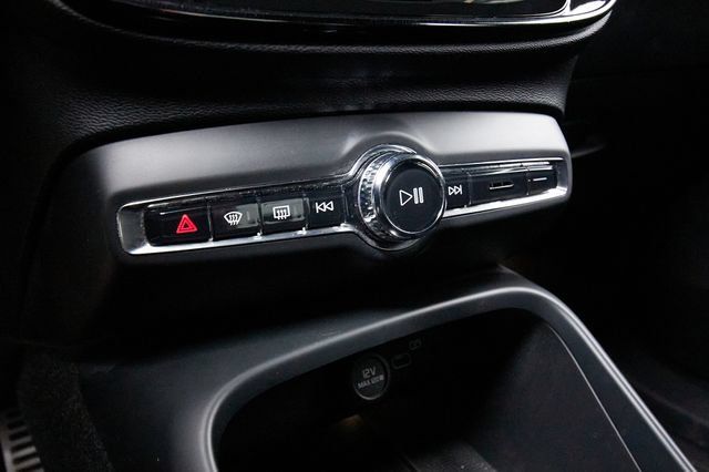 Used 2021 Volvo XC40 P8 Recharge w/ Advanced Package AWD/4WD image 11