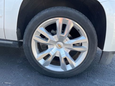 Used 2019 Chevrolet Suburban Premier AWD/4WD image 12