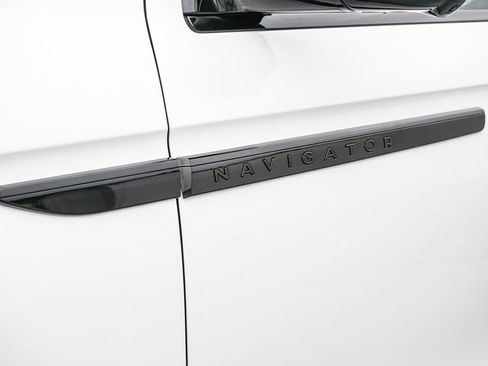 Used 2025 Lincoln Navigator L Reserve w/ Jet Appearance Package image 14