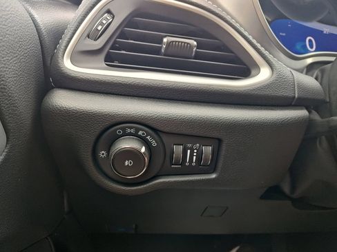Used 2023 Chrysler Pacifica Touring-L w/ S Appearance Package FWD image 26