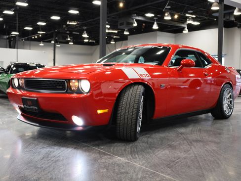 Used 2014 Dodge Challenger R/T Plus image 3