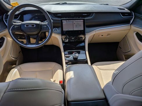 Used 2023 Jeep Grand Cherokee L Limited w/ Black Appearance Package image 23