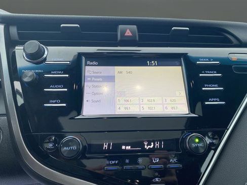 Used 2018 Toyota Camry XSE image 17