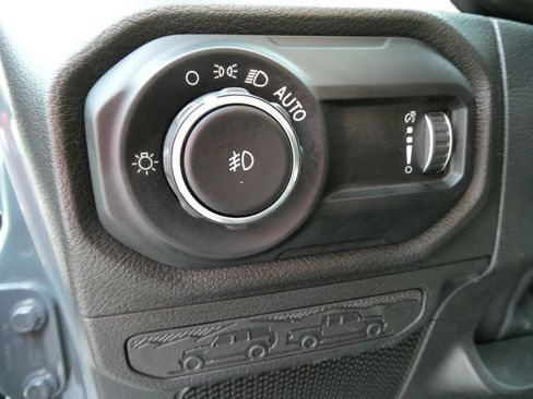 Used 2025 Jeep Wrangler Unlimited Sport AWD/4WD image 25