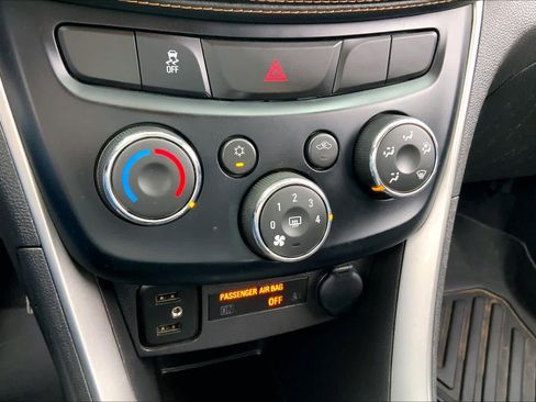 Used 2020 Chevrolet Trax LT w/ Redline Edition image 30