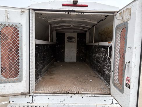 Used 2013 Chevrolet Express 3500 RWD image 9
