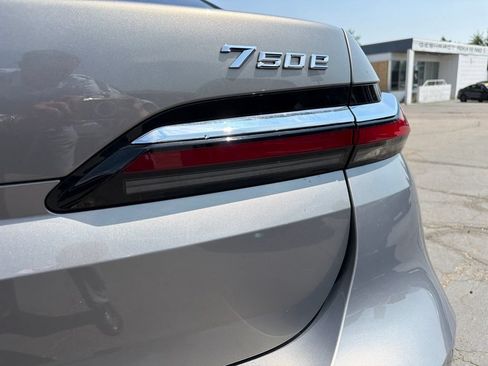 Used 2024 BMW 750e xDrive w/ Executive Package AWD/4WD image 11