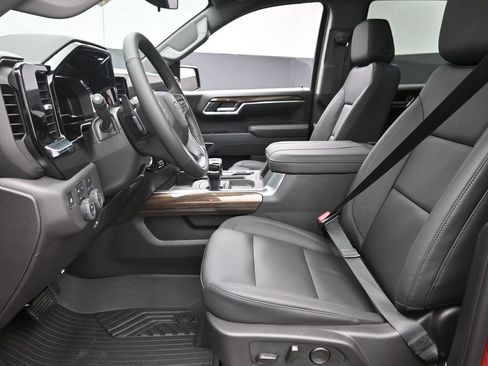 Used 2025 Chevrolet Silverado 1500 LT Trail Boss w/ Convenience Package II AWD/4WD image 16
