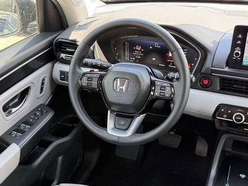 Used 2025 Honda Pilot Elite image 13