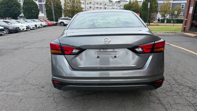 Used 2022 Nissan Altima 2.5 S FWD image 13