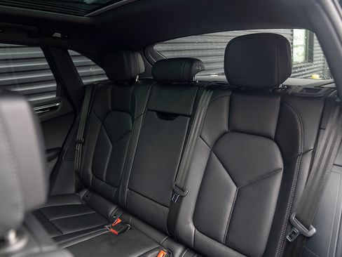 Certified 2026 Porsche Macan AWD/4WD image 20