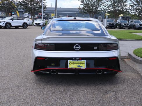 Used 2025 Nissan Z NISMO w/ Floor Mat Package image 8