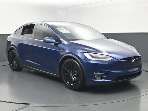 Used 2018 Tesla Model X 100D AWD/4WD image 3