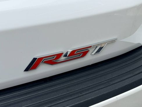 Used 2022 Chevrolet Suburban RST w/ Luxury Package AWD/4WD image 5