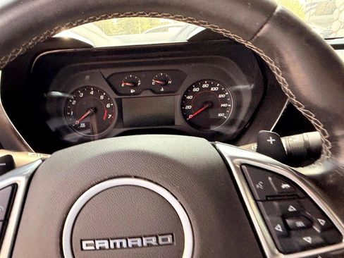Used 2021 Chevrolet Camaro LT w/ Technology Package image 11