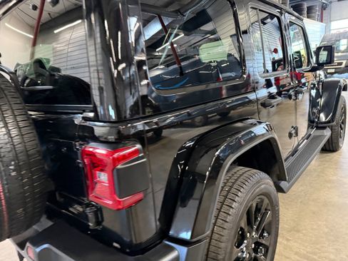 Used 2021 Jeep Wrangler Unlimited Sahara w/ Cold Weather Group AWD/4WD image 24