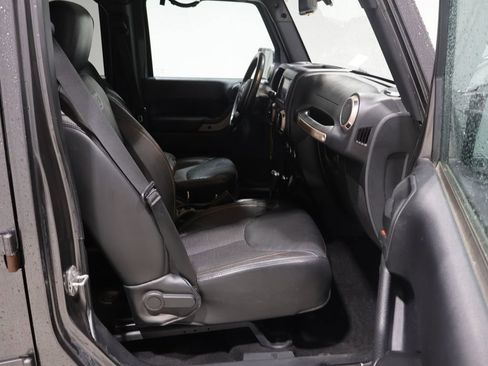 Used 2016 Jeep Wrangler Unlimited Sahara AWD/4WD image 21