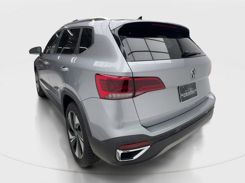 Used 2024 Volkswagen Taos SE w/ Panoramic Sunroof Package AWD/4WD image 10
