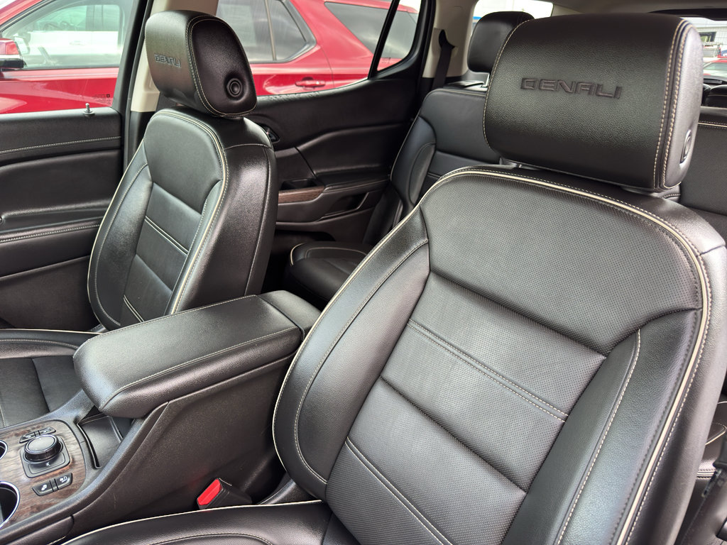 Used 2023 GMC Acadia Denali w/ Denali Technology Package FWD image 12