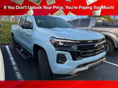Used 2025 Chevrolet Colorado Z71 w/ Z71 Convenience Package 2
