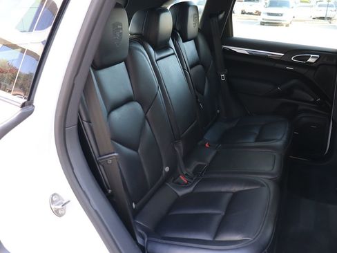 Used 2018 Porsche Cayenne Platinum Edition image 43