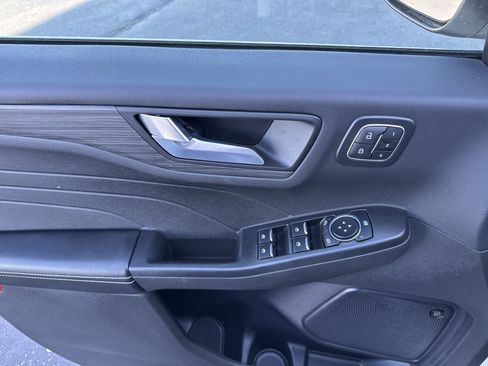 Used 2024 Ford Escape Platinum w/ Premium Technology Package image 19