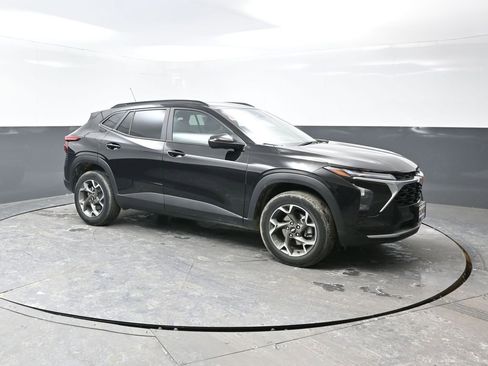 Used 2025 Chevrolet Trax LT image 4