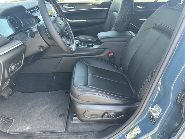 New 2026 Jeep Grand Cherokee Limited w/ Luxury Tech Group II RWD image 9