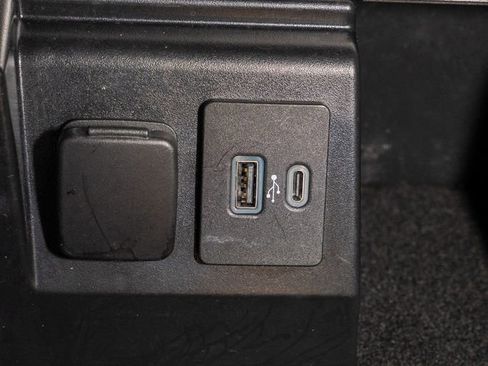 Used 2021 Ford Explorer XLT w/ Equipment Group 202A image 18