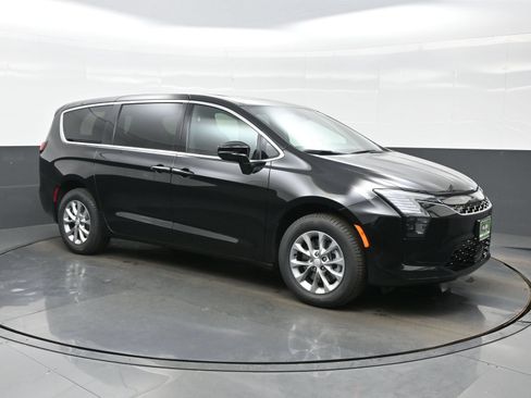 New 2027 Chrysler Pacifica Select AWD/4WD image 10
