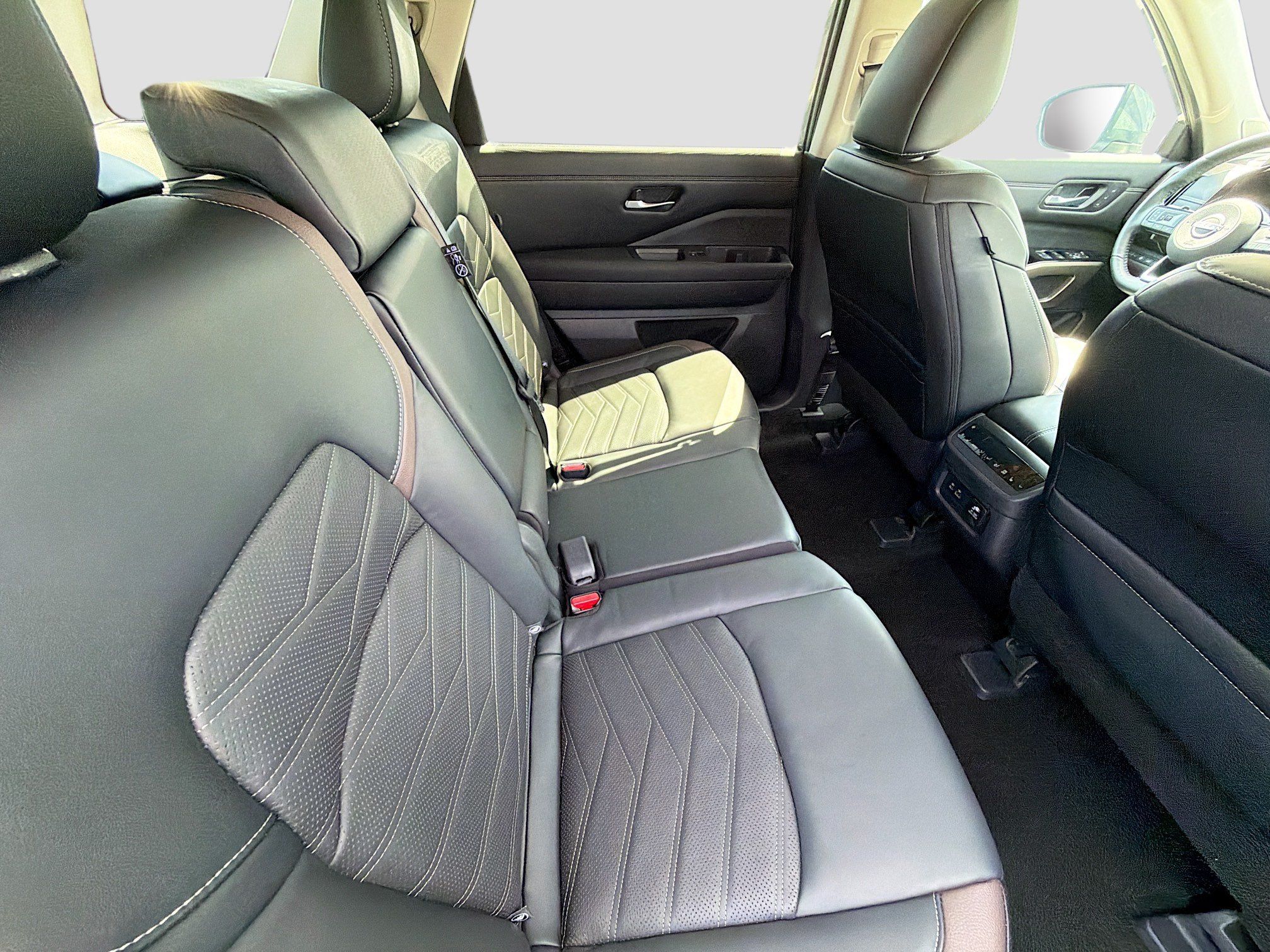 Used 2024 Nissan Pathfinder Platinum w/ Cargo Package FWD image 29