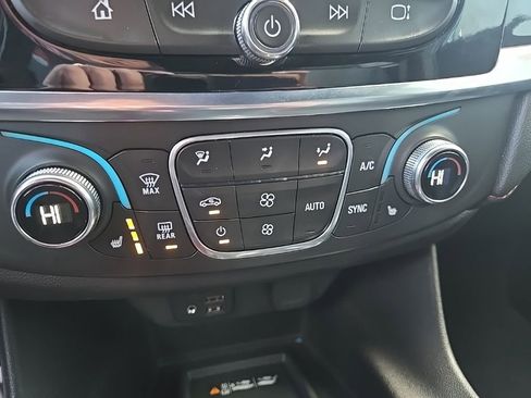 Used 2022 Chevrolet Traverse RS image 55