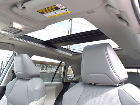 Used 2023 Toyota RAV4 Limited image 12