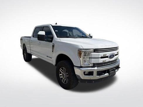 Used 2019 Ford F250 Lariat w/ Lariat Value Package image 3