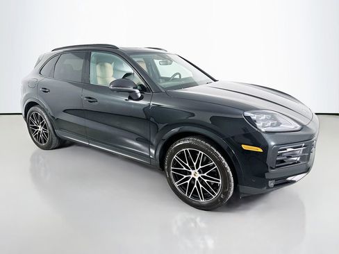 Certified 2025 Porsche Cayenne AWD/4WD image 7