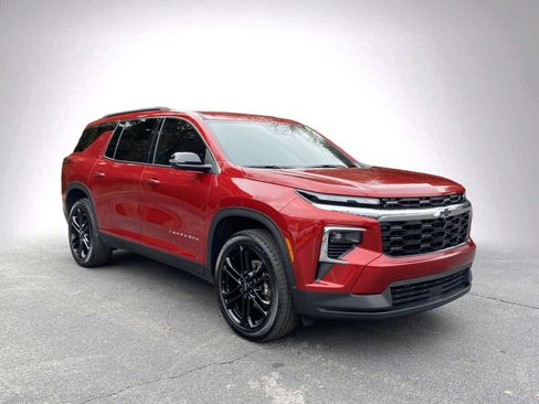 Used 2026 Chevrolet Traverse LT image 2