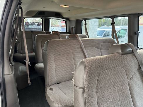 Used 2018 GMC Savana 3500 LT w/ LT Preferred Equipment Group RWD image 19