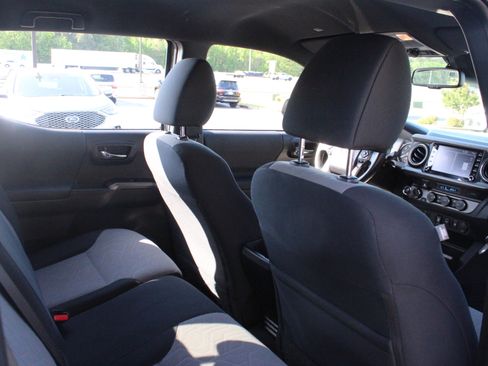 Used 2022 Toyota Tacoma TRD Off-Road AWD/4WD image 28