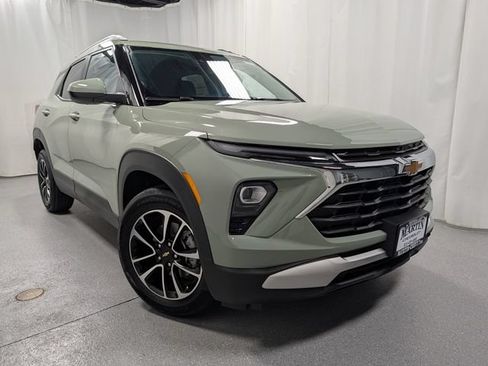 New 2026 Chevrolet TrailBlazer LT w/ LT Cold Weather Package FWD image 2