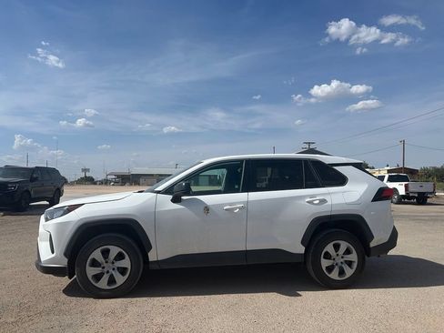 Used 2022 Toyota RAV4 LE FWD image 16