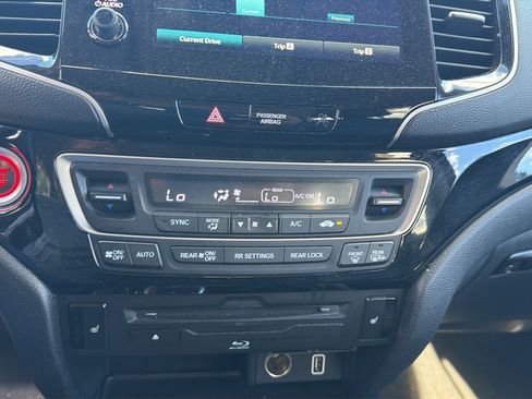 Used 2019 Honda Pilot Touring image 16