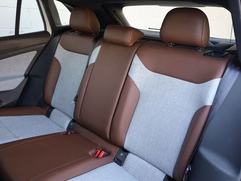 Used 2023 Volkswagen ID.4 Pro image 20